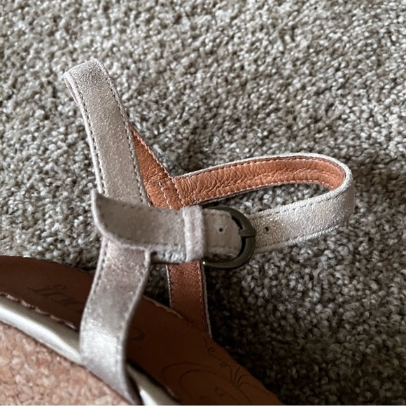 Clark’s Indigo Gold Metallic Knot Open Toe Cork Wedge Sandals - Picture 8 of 16